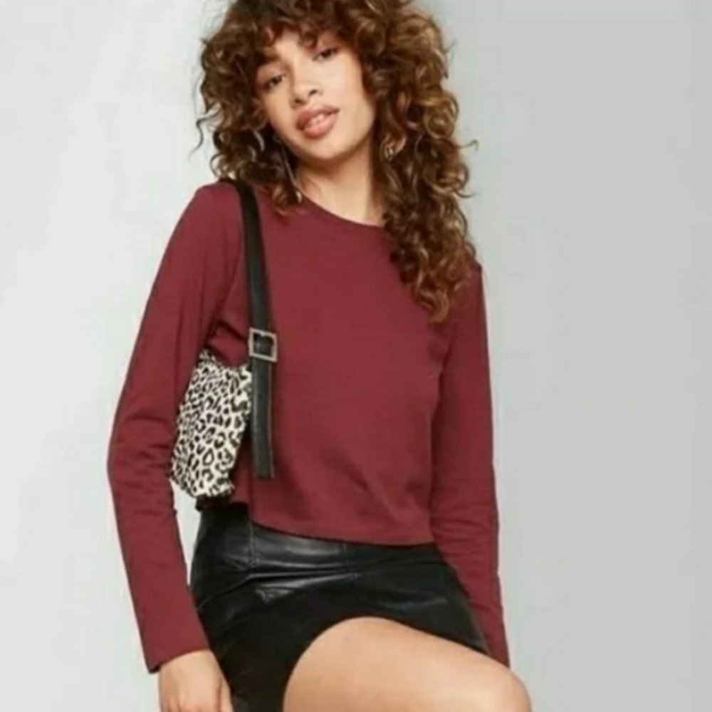 WILD FABLE Medium Long Sleeve Crew Neck Cropped Cotton Burgundy T-Shirt NWT - Picture 2 of 6